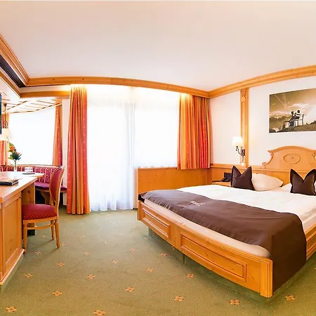 Hotel Alpenhotel Tirolerhof 4*
