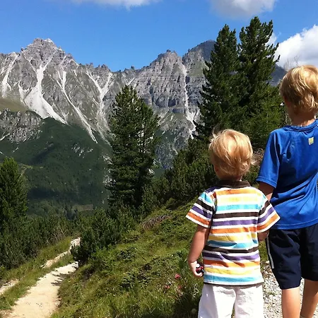 Alpenhotel Tirolerhof מלון ניוסטיפט אים סטובאיטל