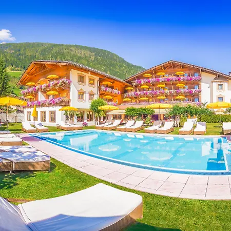 Alpenhotel Tirolerhof מלון