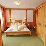 Alpenhotel Tirolerhof 호텔